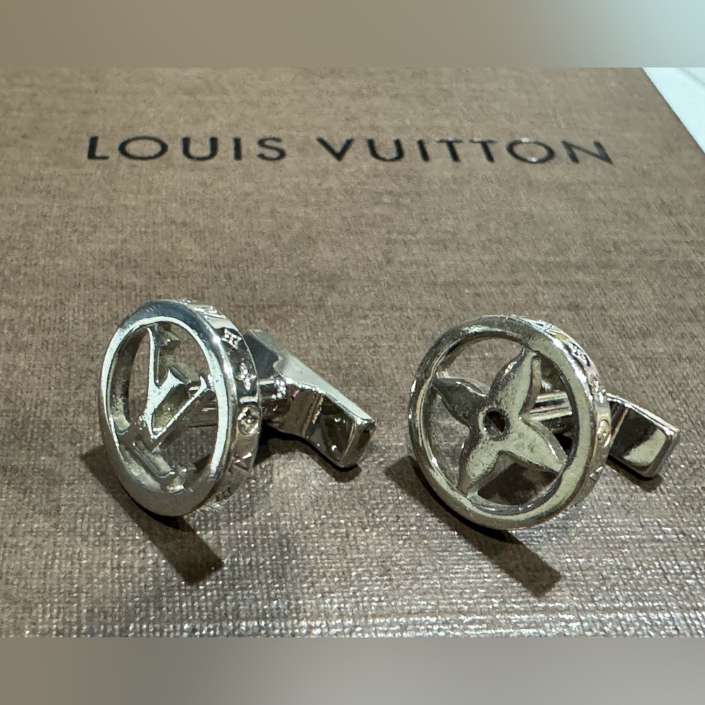 Louis Vuitton Silver LV Catch Cufflinks in Damier Graphite Leather Case-dbagbox